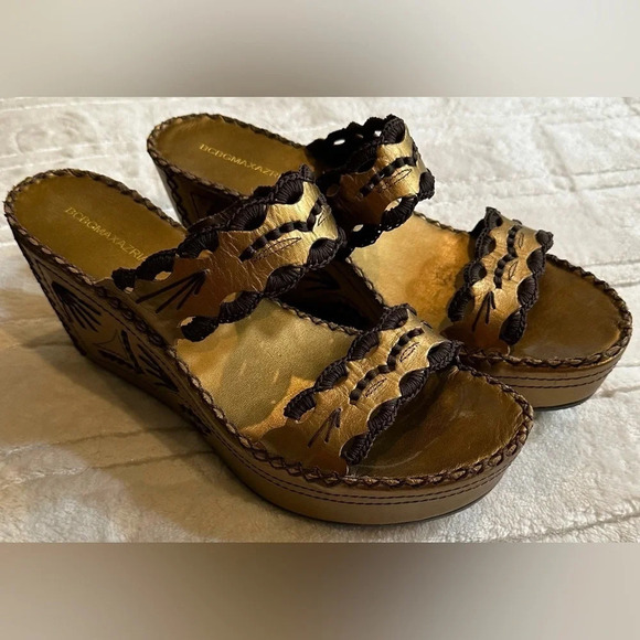 BCBGMAXAZARIA bronze leather wedges with embroidered details - size 8 1/2 - Picture 2 of 8
